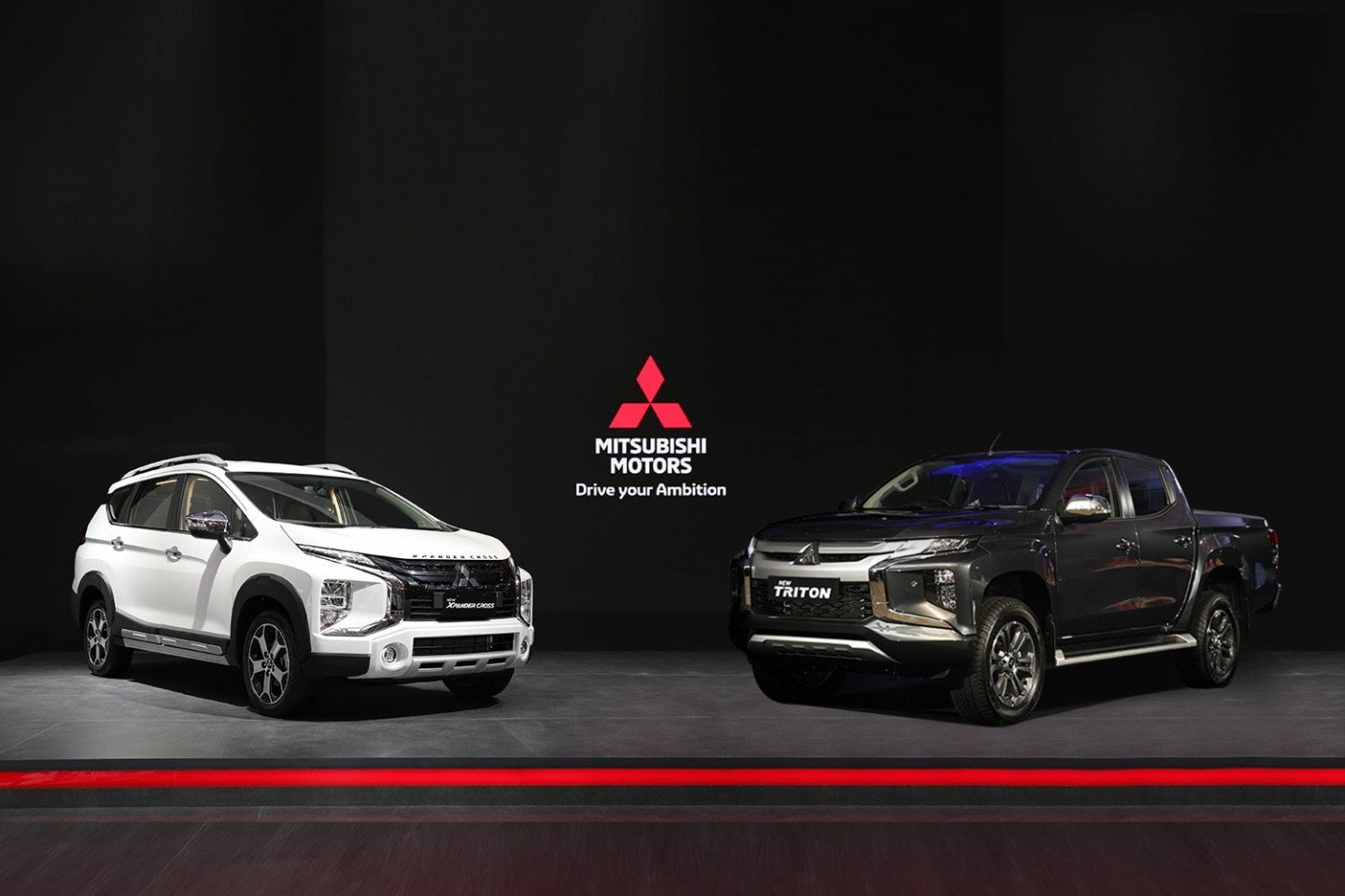 MITSUBISHI NEW XPANDER CROSS DAN TRITON RAIH PENGHARGAAN DARI OTOMOTIF AWARD 2022 MITSUBISHI NEW XPANDER CROSS DAN TRITON RAIH PENGHARGAAN DARI OTOMOTIF AWARD 2022